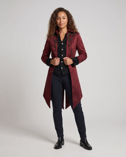 Damen eleganter Gothic-Mantel mit kunstvollen Verzierungen und asymmetrischem Saum Echo Archiv