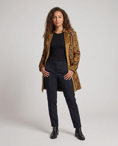 Damen Eleganter Stehkragen-Mantel mit kunstvollem Muster und verziertem Saum Echo Archiv
