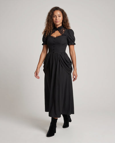 Damen Elegantes Abendkleid mit Rüschendetails und Spitzenakzenten Echo Archiv