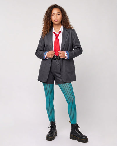 Damen elegantes Anzug-Kostümset mit Blazer, Krawatte und kurzen Hosen Echo Archiv