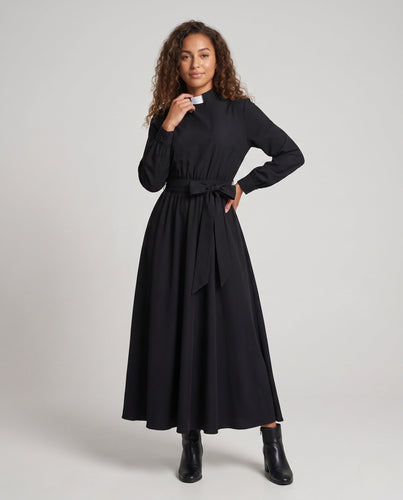 Damen Elegantes Maxikleid mit hohem Kragen und tailliertem Detail – Valéora