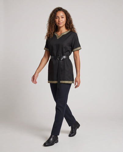 Damen Elegantes Tunika-Kleid mit dekorativem Saum und Gürtel Echo Archiv