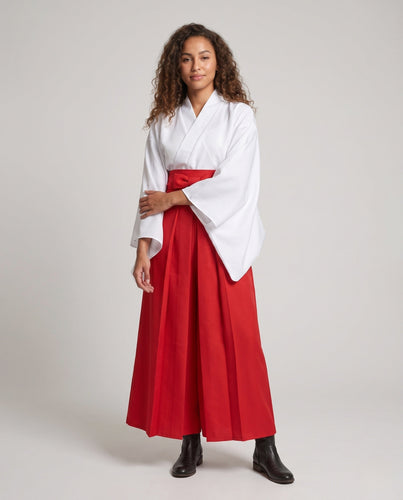 Damen historische Kimono-Robe mit goldenen Verzierungen und Accessoires Echo Archiv