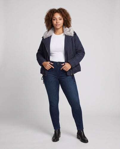 Damen kurze gepolsterte Winterjacke mit voluminösem Kunstfellkragen und winddichter Außenschale