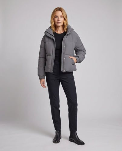 Damen Nan Kurz Urban Steppjacke mit Kapuzeneinsatz, aufgesetzten Taschen und weicher thermischer Innenauskleidung