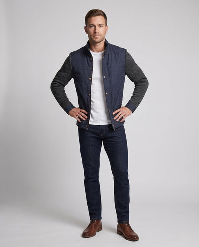 Herren Hybridjacke mit Kunstlederfront, gesteppte Details und gestrickten Ärmeln – Taviero