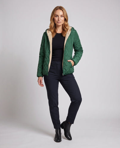 Damen mittelange leicht wattierte Steppjacke mit Teddyfutter und Kapuze – Célinea