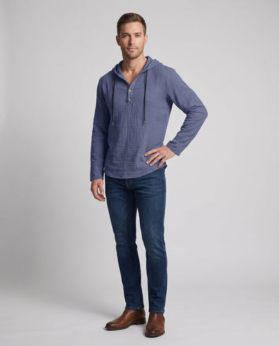 Herren Leichtgewicht Kapuzen-Henley-Shirt aus Baumwoll-Leinen-Mix mit Textur und Holzknöpfen Echoarchiv