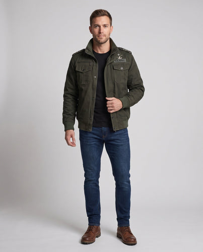 Herren Baumwollfeldjacke im militärischen Stil mit Stehkragen, Schulterklappen und mehreren Taschen Echoarchiv