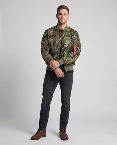Herren Camouflage-Bomberjacke im Pilotenstil mit Armtasche und gerippten Bündchen Echoarchiv