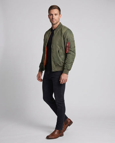 Leichte Bomberjacke für Herren im Aviator-Stil mit kontrastierendem Innenfutter und Armtasche Echoarchiv