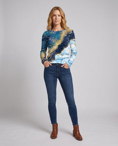 Damen Langarmshirt mit abstraktem Marmorprint und schimmernden Goldakzenten Echoarchiv