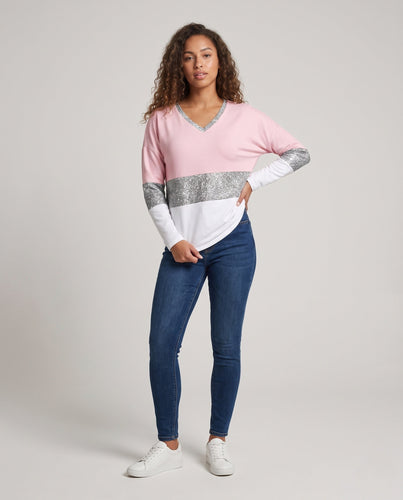 Damen Langarmshirt mit V-Ausschnitt, dekorativen Riemen und Herzdruck Echoarchiv