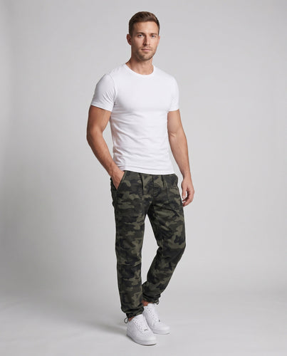 Herren Cargo-Hose mit Camouflage-Muster, verstärkten Taschen und verstellbaren Beinabschlüssen Echoarchiv