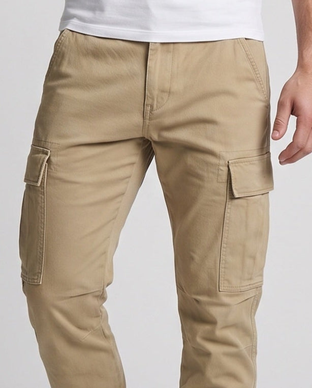 Herren Lockere Cargo-Hose mit Versteifungen an den Knien und mehreren Taschen Echoarchiv