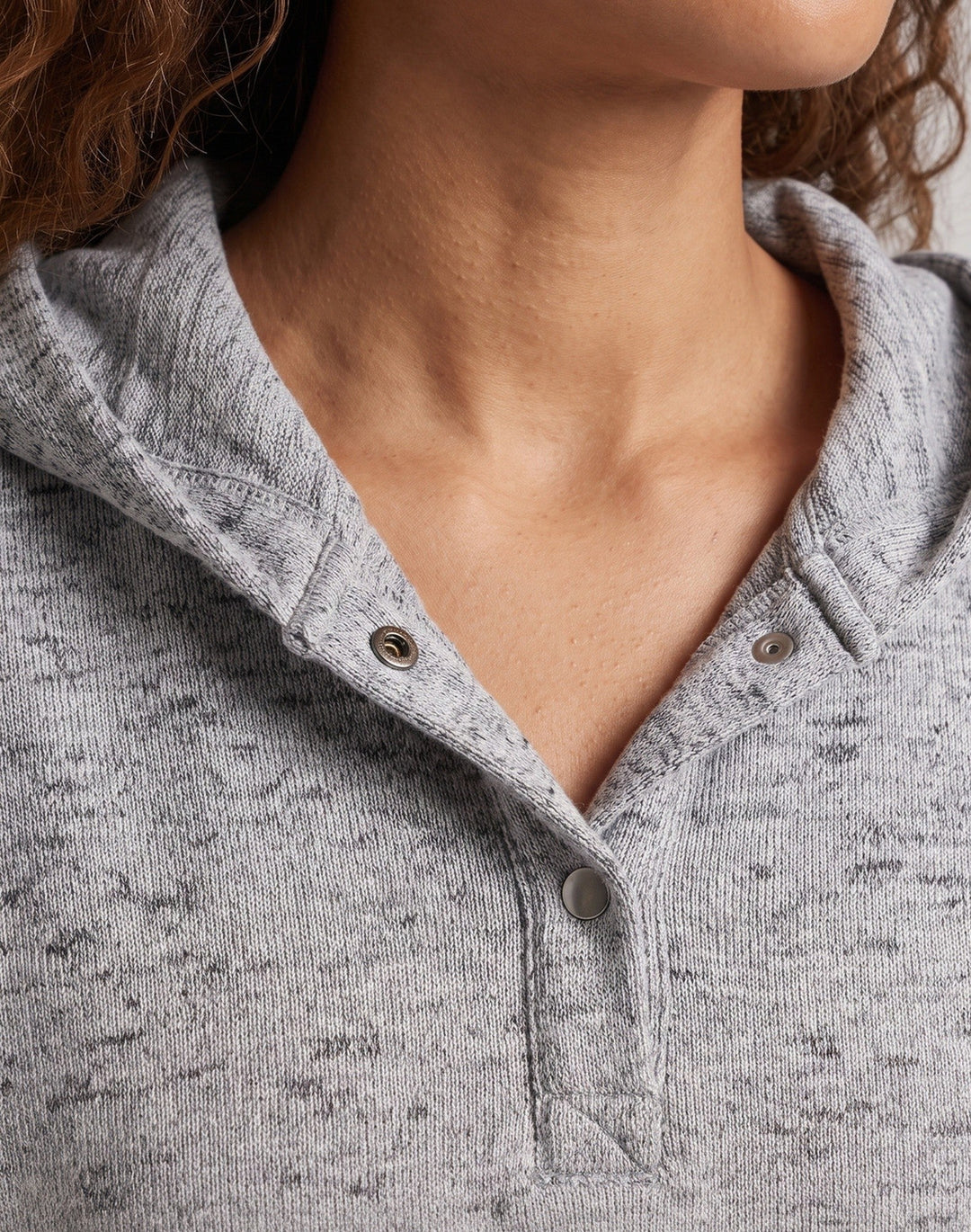 Damen Lässige Kapuzensweatshirt mit Knopfdetails Echo Archiv