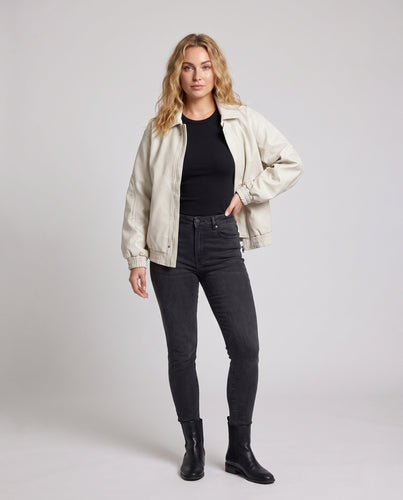 Damen Modische Kunstlederjacke mit lässigem Schnitt Echo Archiv