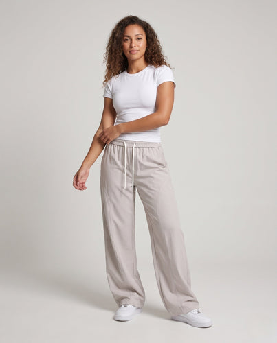 Damen weite Baggy-Hose mit Kordelzug und markanten Paneleiern Echoarchiv