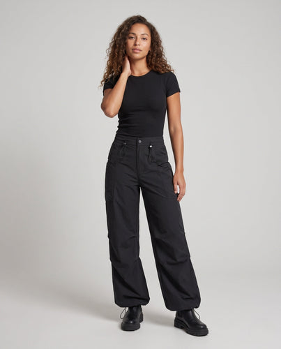 Damen Weite Cargo-Hose mit Kordelzugbund, Mehrere Taschen und Leichtgewichtigem Funktionsstoff Echoarchiv