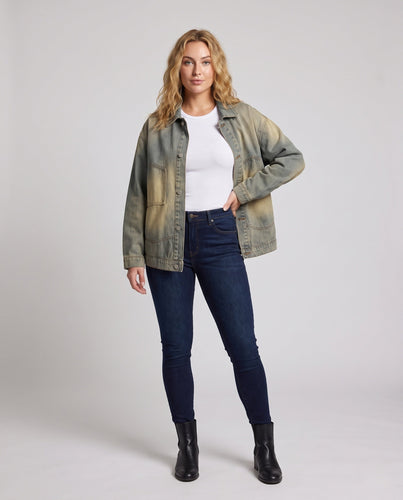 [Unisex] Oversize Denim-Überhemdjacke mit Vintage-Waschung und aufgesetzten Taschen