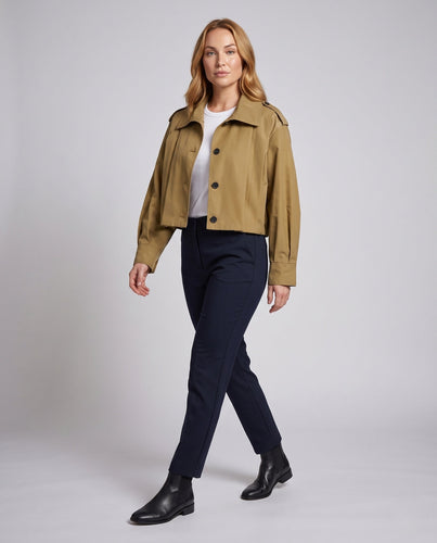 Damen Kurz geschnittene Boxy‑Blousonjacke mit Hemdkragen und Schulterklappen Echoarchiv