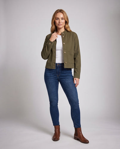 Damen Kurze Boxy-Jeansjacke mit Rundhals und aufgesetzten Taschen Echoarchiv