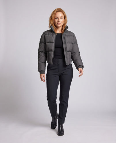 Damen kurze taillierte Steppjacke mit hohem Stehkragen und Korsettoptik Echoarchiv