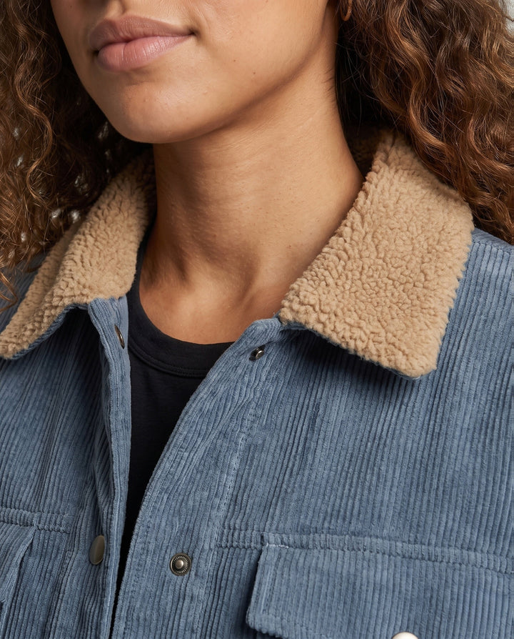 Product 16025003065674 - close_up_detail