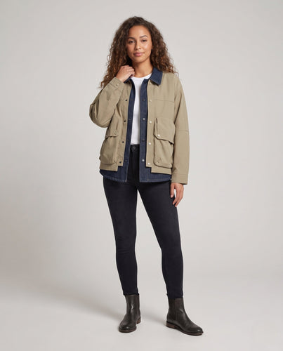 Damen Übergangsjacke mit großen Taschen Echoarchiv