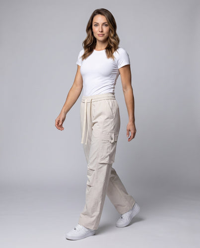Stylische Cargo-Hosen für Frauen mit elastischem Bund und praktischen Taschen Echoarchiv