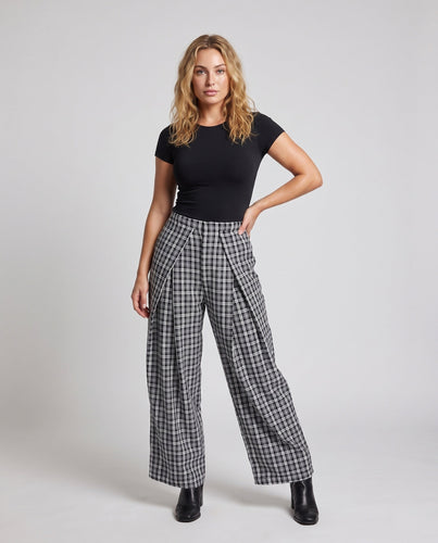 Damen Lockere Karottenhose mit Falten Echoarchiv