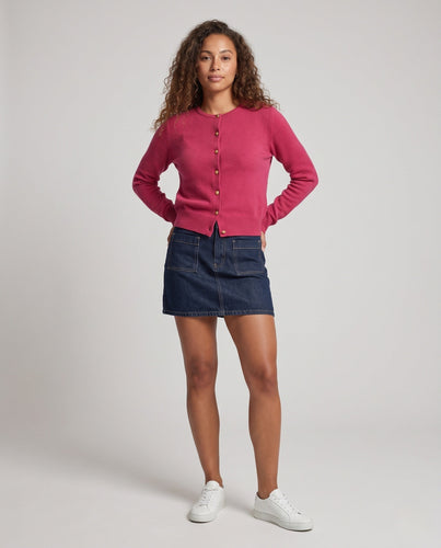 Damen Boxy-Knopfcardigan aus feinem Strick mit goldschimmernden Schmuckknöpfen und gerippten Abschlüssen Echoarchiv