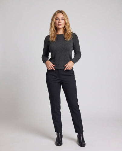 Damen Eleganter Feinstrick-Rundhals-Pullover mit Angora-Optik und verlängerten Bündchen Echoarchiv