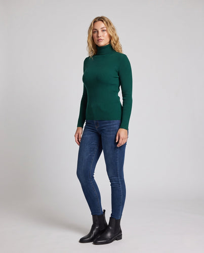 Damen Enganliegender Rippstrick-Rollkragenpullover in Feiner Stretch-Qualität Echoarchiv