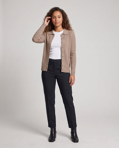 Damen Feiner Rippenstrick-Cardigan mit Hemdkragen und passendem Trägertop Echoarchiv