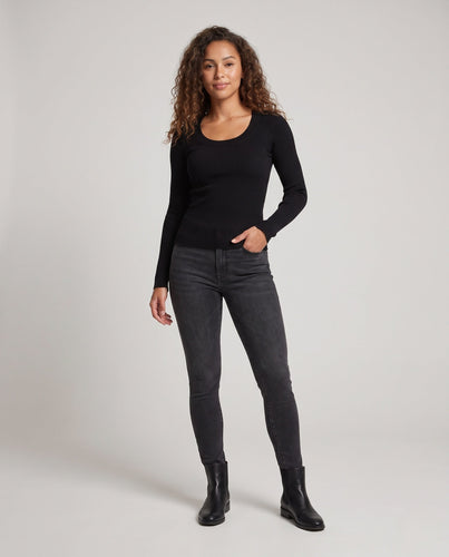 Damen Feiner Rippstrick-Longsleeve mit breitem Rundhalsausschnitt und taillierter Silhouette Echoarchiv