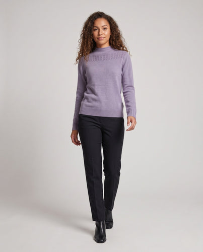 Damen Feiner Strickpullover mit Ajour‑Yoke, Stehkragen und Spitzenärmelmanschetten Echoarchiv