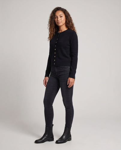 Damen Feinstrick-Cardigan mit flauschiger Mohair‑Optik, durchgehender Knopfleiste und gezupfter Kante Echoarchiv