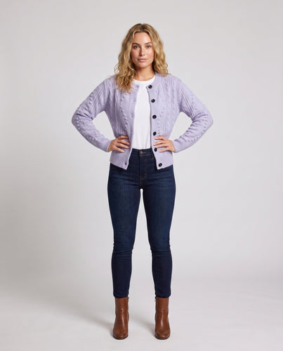 Damen Feinstrick-Cardigan mit Zopfmuster, Noppen-Ajour und Rundhalsausschnitt Echoarchiv