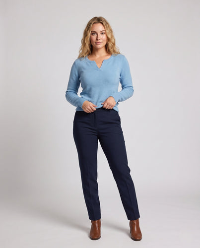 Damen feingestrickter Pullover mit kleinem Ausschnitt, Kaschmir-Look und taillierter Silhouette Echoarchiv