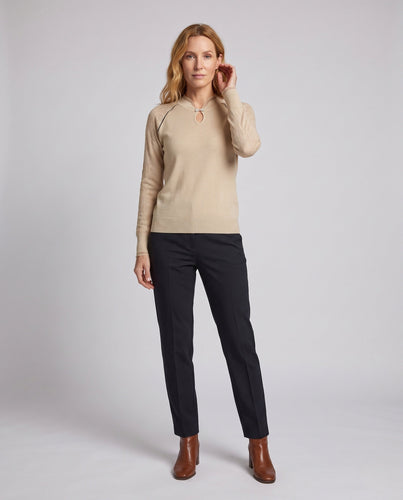 Damen Feinstrickpullover mit Mandarin‑Kragen, Tropfenausschnitt und Zierschließe Echoarchiv