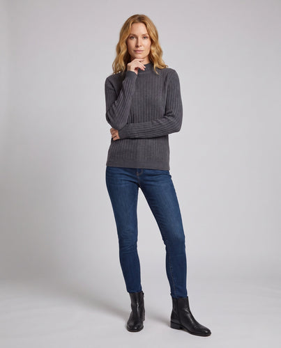 Damen Feinstrickpullover mit Waffelstruktur, kurzem Stehkragen und extralangen Bündchen Echoarchiv