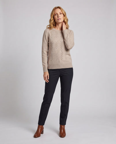 Damen Feinstrickpullover mit zartem Ajourmuster, Rundhals und legerer Passform Echoarchiv