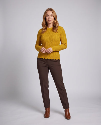 Damen Feinstrickpullover mit Zopfmuster, Rundhalsausschnitt und gewelltem Saum Echoarchiv