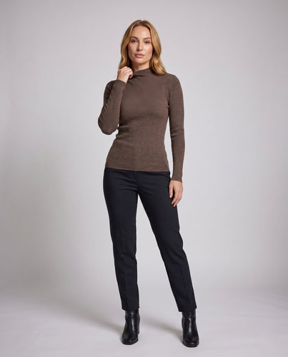 Damen Figurbetonter Feinstrick-Mockneck-Pullover mit feiner Rippenstruktur Echoarchiv