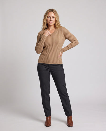 Damen Figurnaher Feinstrickpullover mit breiter Rippstruktur und V-Ausschnitt Echoarchiv