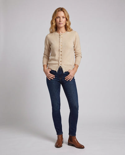 Damen Flauschiger Feinstrick-Cardigan mit dekorativer Knopfleiste und Fransenblende Echoarchiv