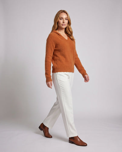 Damen Flauschiger Kapuzenpullover aus Mohair‑Optik mit V‑Ausschnitt und gerippten Bündchen Echoarchiv