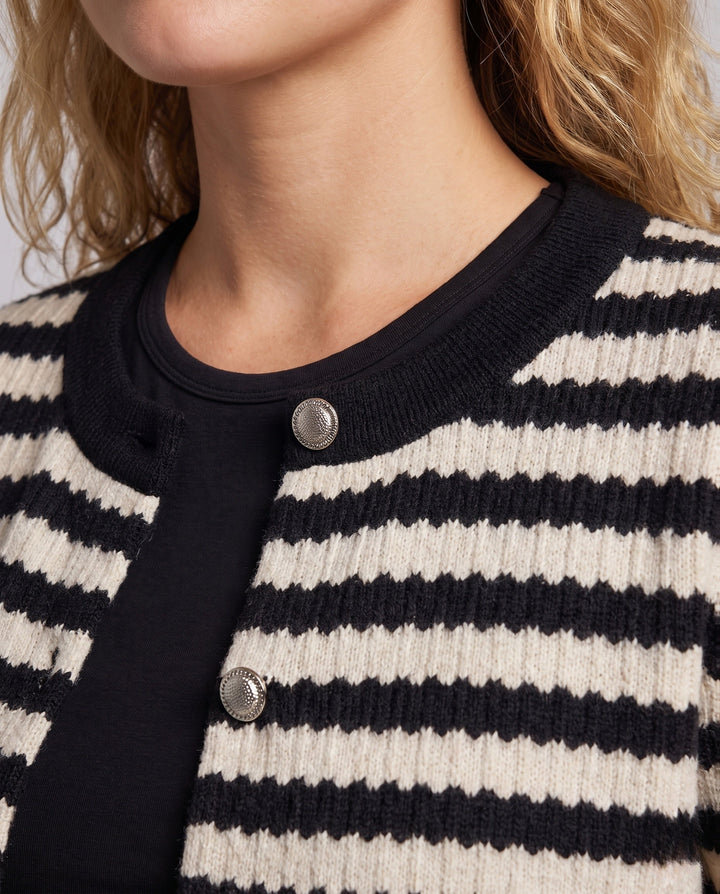 Product 16034478850378 - close_up_detail