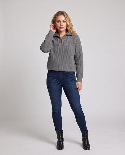 Damen Kapuzenpullover aus feinem Rippstrick mit halbem Reißverschluss und lässiger Oversize-Silhouette Echoarchiv